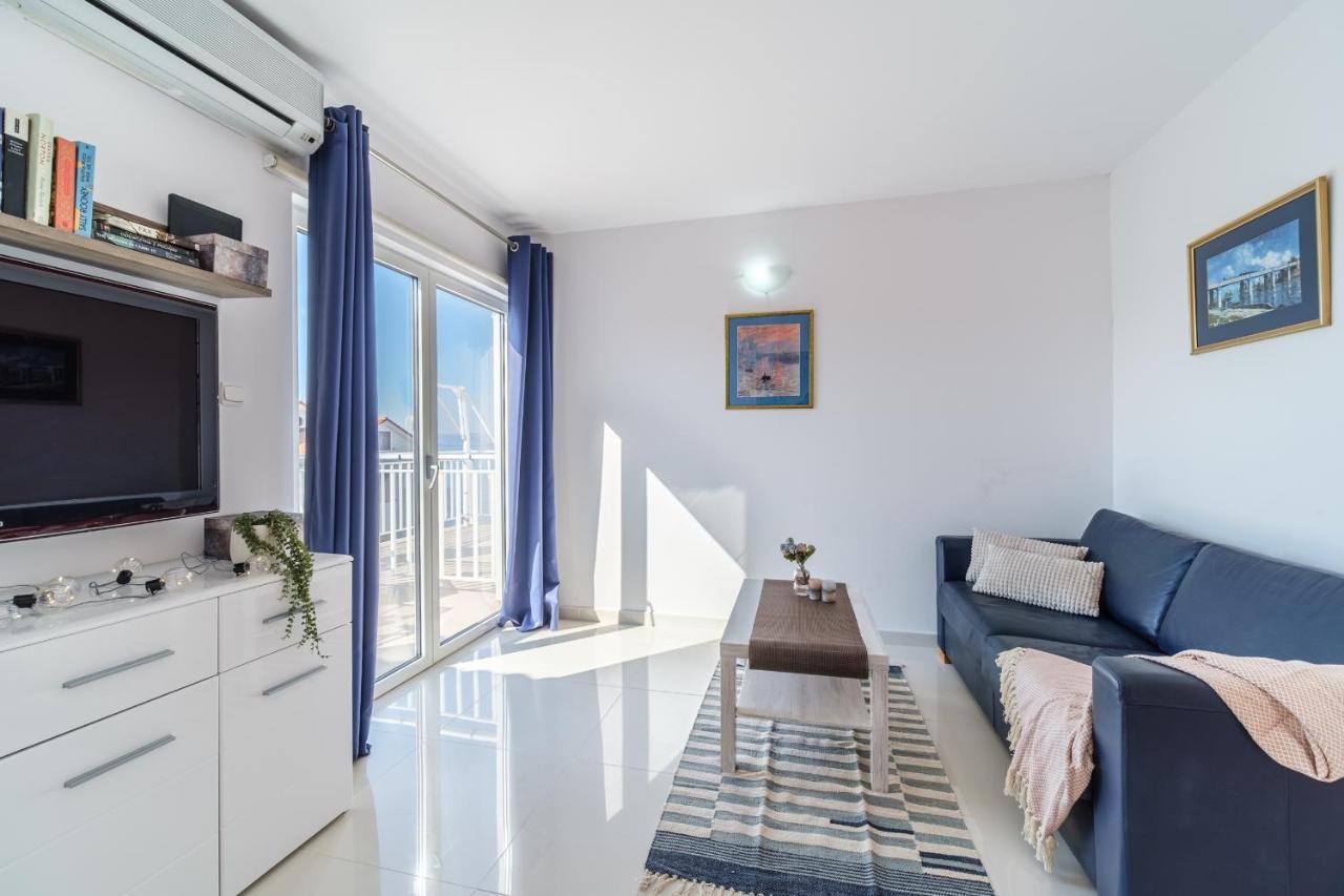 Luka'S Sea View Terrace & Steps From The Beach Apartment Mirca  ภายนอก รูปภาพ