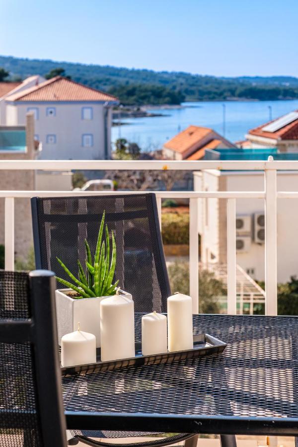 Luka'S Sea View Terrace & Steps From The Beach Apartment Mirca  ภายนอก รูปภาพ
