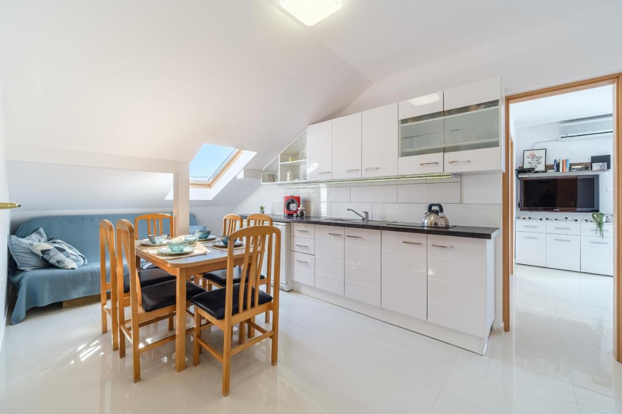 Luka'S Sea View Terrace & Steps From The Beach Apartment Mirca  ภายนอก รูปภาพ