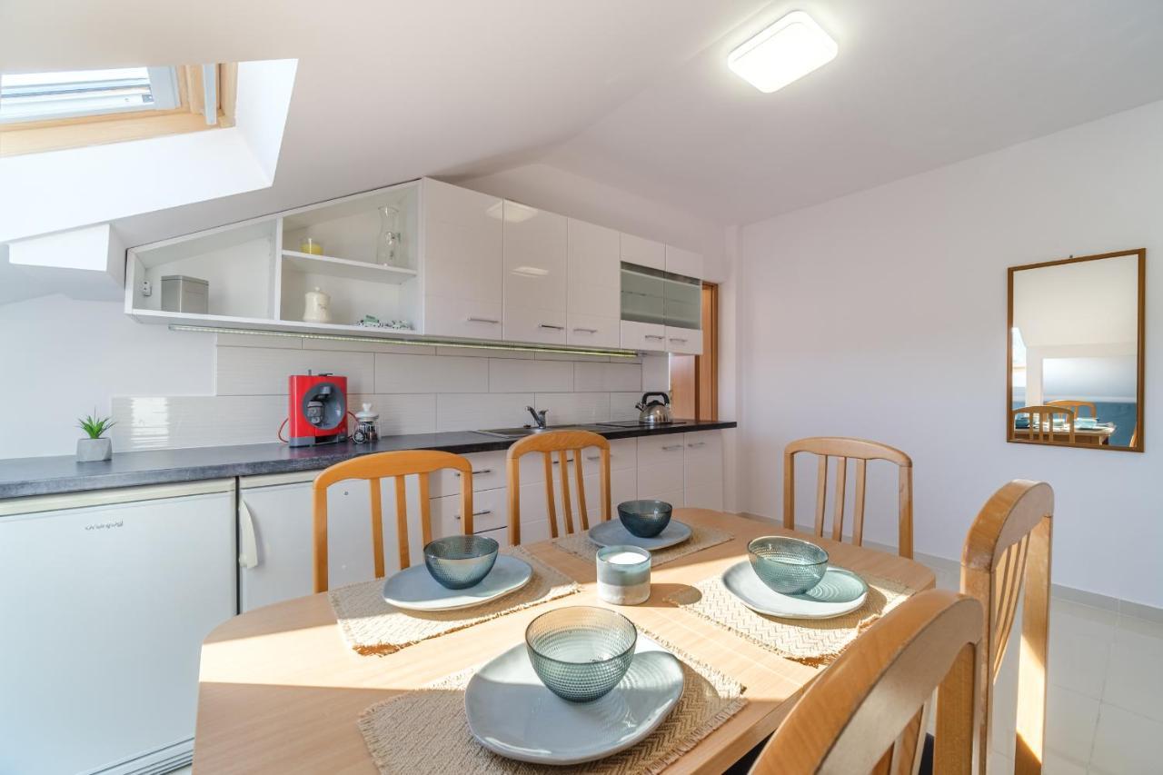 Luka'S Sea View Terrace & Steps From The Beach Apartment Mirca  ภายนอก รูปภาพ